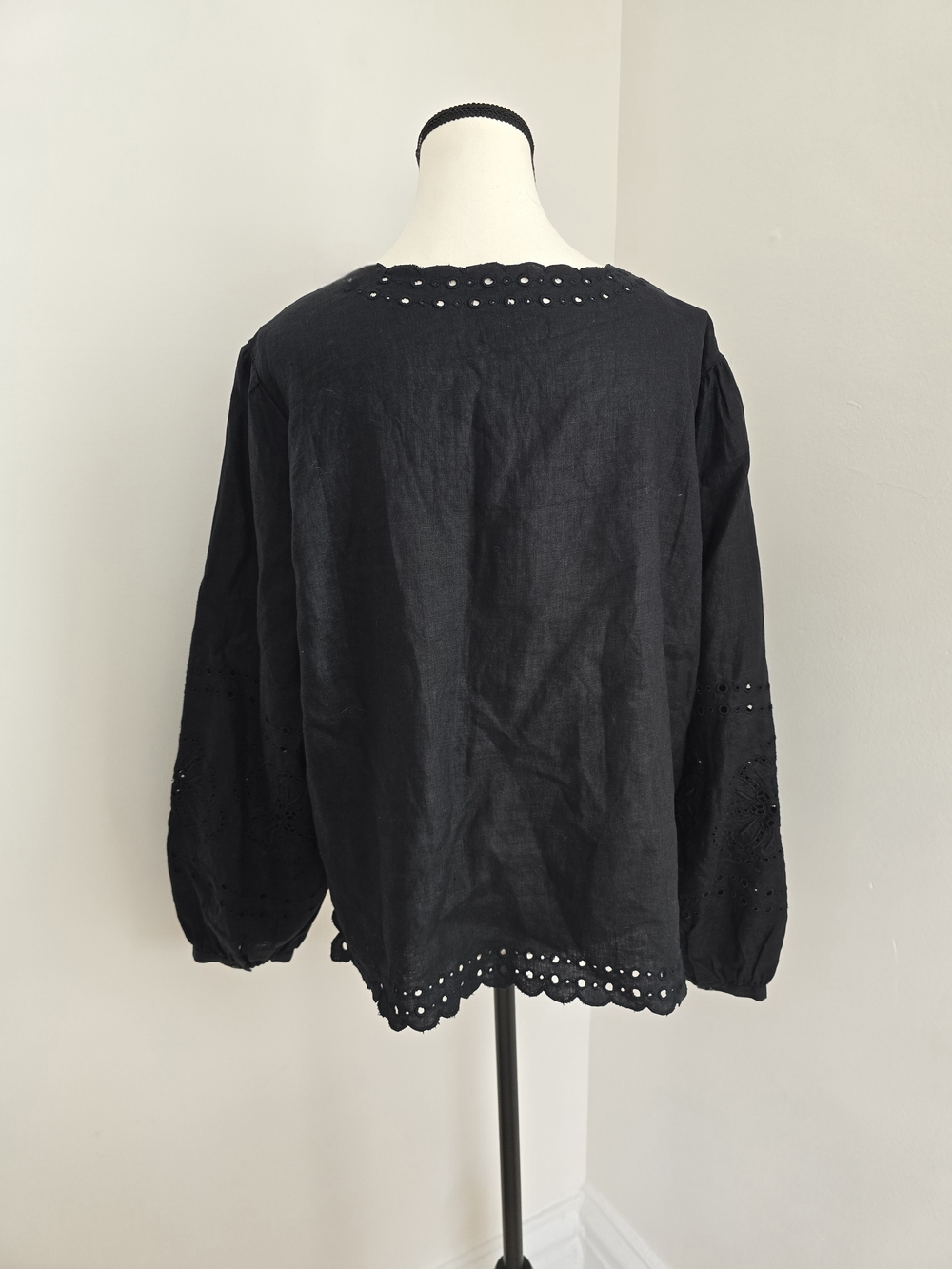 J. Crew Bungalow 100% Linen Black Embroidered Eyelet V-Neck Blouse Large - Picture 5 of 8